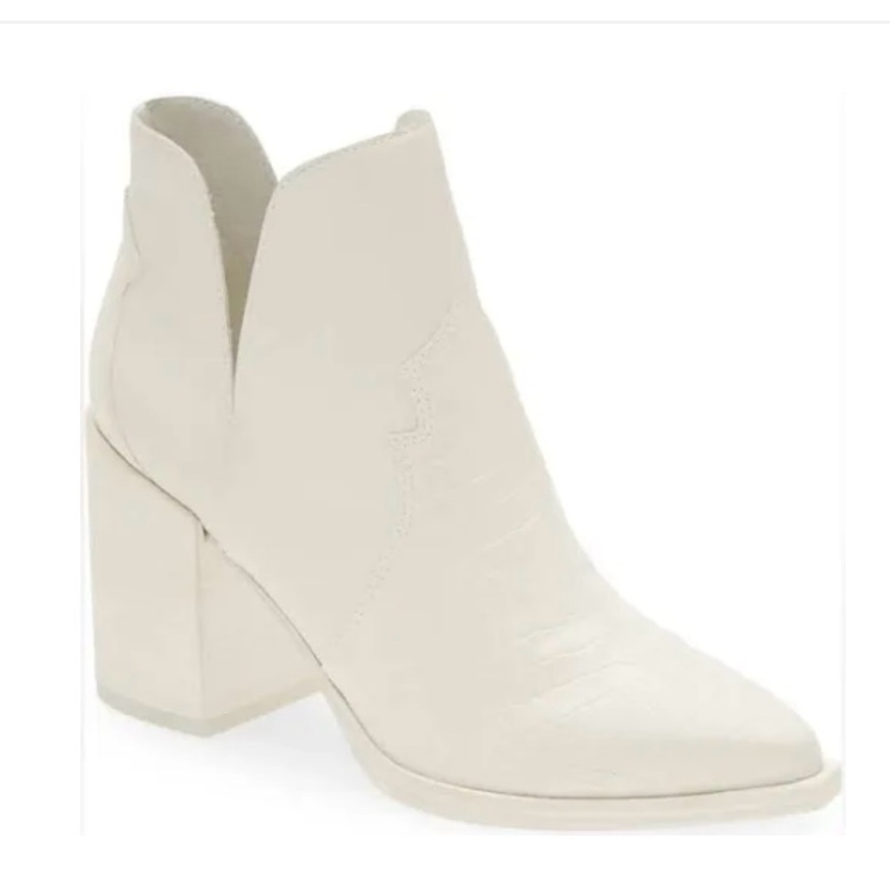 STEVE MADDEN SHAYA WHITE POINTED BOOTS Sz 7.5
